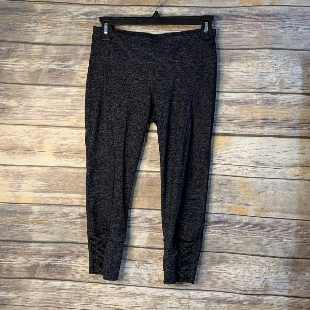 Athleta XS leggings basket weave criss cross lace up cropped capri Mind over Mat